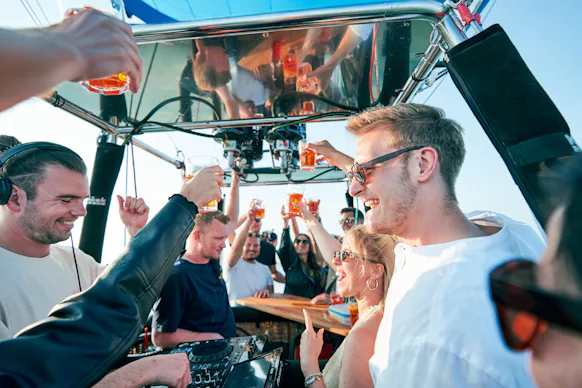 DJ im Ballon - Party auf 1000 Metern (14 Personen)