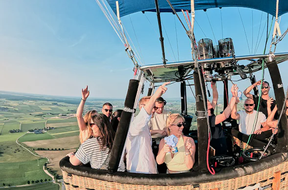 DJ im Ballon - Party auf 1000 Metern (9 Personen)